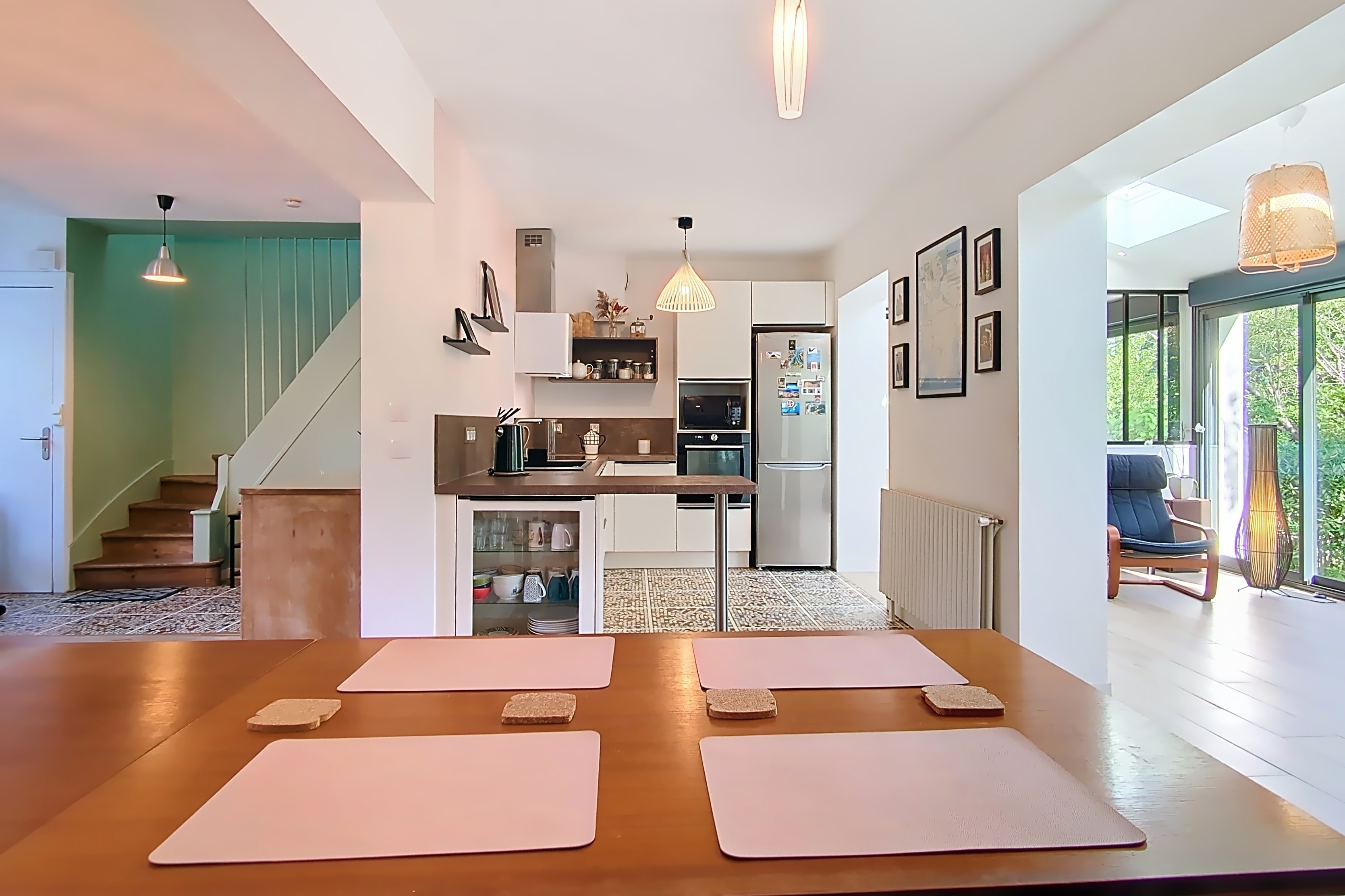 Cuisine ouverte et circulation des espaces de vie de la maison vendue à Eysines